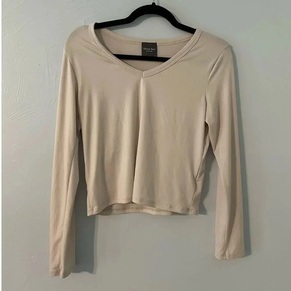 Olivia Rae New York Cropped V-Neck Long-Sleeved Top Size Medium Cream - Picture 1 of 6